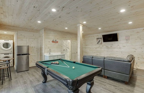 Helen Cabin | Remodeled Spacious Cabin Near Helen, Georgia