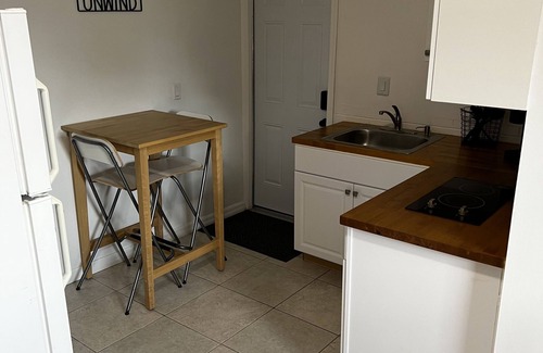 Union Park Apartment | Remodeled studio apartment centrally located