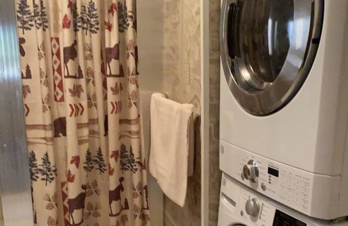 Helena Cabin | Remote Cabin in the Mountains - Great for Families, Hunters, Hikers, and Friends