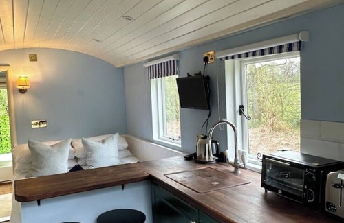 Sittingbourne Cabin | Remote hut set in the beautiful Kent Downs