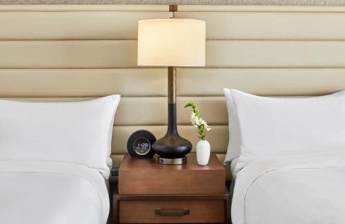 Central Business District Hotel | Renaissance Mobile Riverview Plaza Hotel