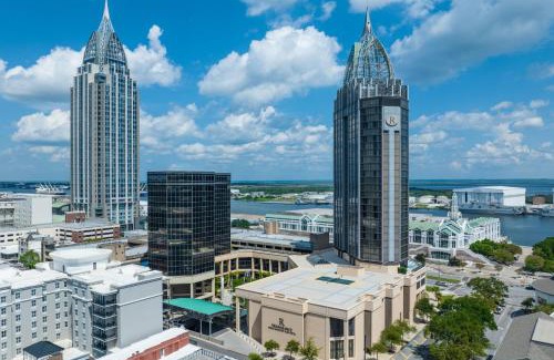 Central Business District Hotel | Renaissance Mobile Riverview Plaza Hotel