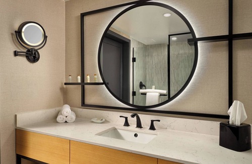 Portsmouth Hotel | Renaissance Portsmouth-Norfolk Waterfront Hotel