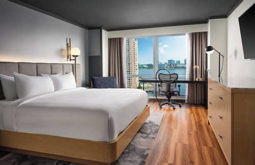 Portsmouth Hotel | Renaissance Portsmouth-Norfolk Waterfront Hotel