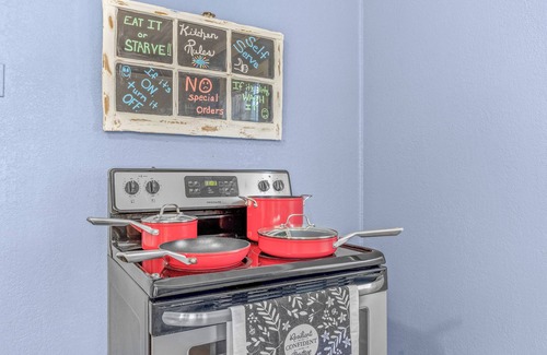 East Florence House | ReNew At JW's & bring your Dog too!