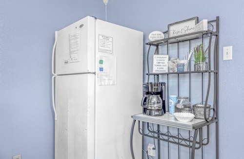 East Florence House | ReNew At JW's & bring your Dog too!