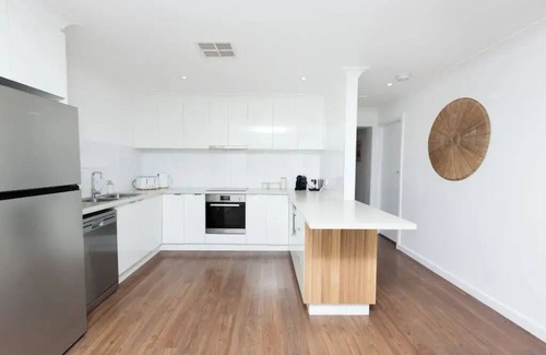 Wagga Wagga Apartment | Renovated 1920's duplex in the heart of Wagga!