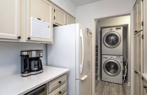 Tarpon Pond House | Renovated 2 BR + Loft/2BA Tarpon Pond Cottage! Great Views! Amenity Cards & Pets!