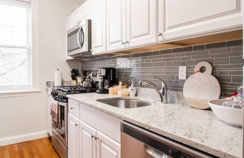 Brookline Apartment | Renovated 2Bed, 0.5 mile to Longwood Med Hospitals