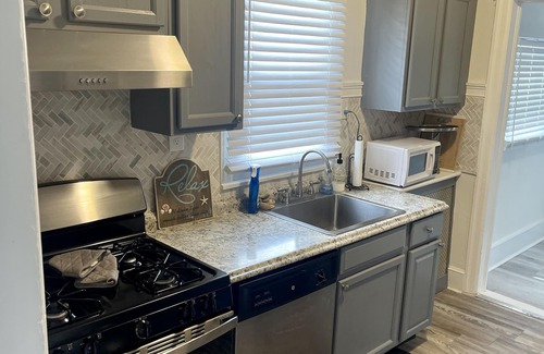 Ventnor City Condo | Renovated 2nd flr Condo 3 blocks from Ventnor beach, right off of Ventnor ave!