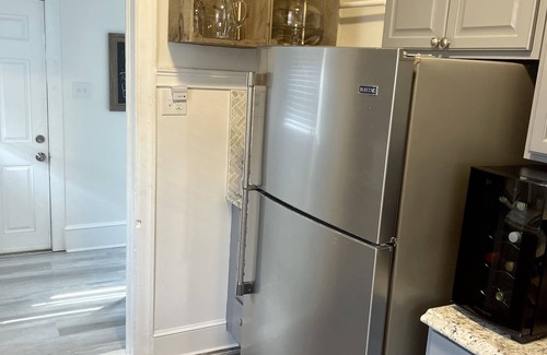 Ventnor City Condo | Renovated 2nd flr Condo 3 blocks from Ventnor beach, right off of Ventnor ave!