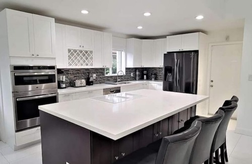 Coral Springs House | Renovated 3 Bedroom +DEN/2 bath Heated POOL House