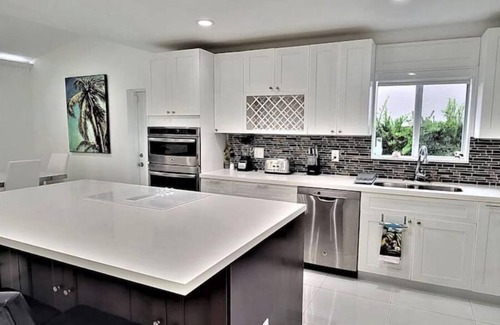 Coral Springs House | Renovated 3 Bedroom +DEN/2 bath Heated POOL House