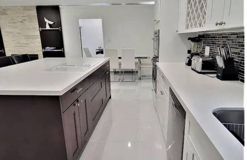 Coral Springs House | Renovated 3 Bedroom +DEN/2 bath Heated POOL House