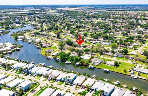 Apollo Beach House | Renovated 3B 2BA, oasis yard Hot tub