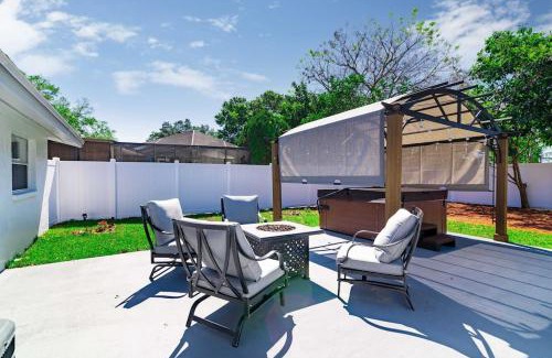 Apollo Beach House | Renovated 3B 2BA, oasis yard Hot tub