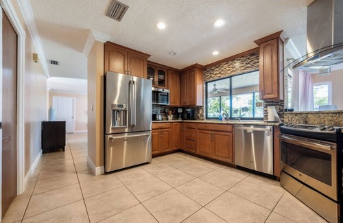 Whitfield Cottage | Renovated 3BR Dog Friendly Pond View W/D