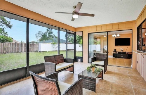 Whitfield Cottage | Renovated 3BR Dog Friendly Pond View W/D