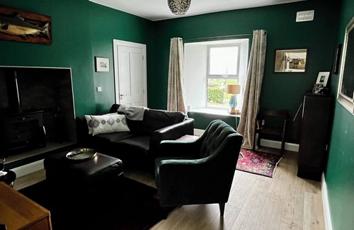 Broadford Other | Renovated 4-bedroom farmhouse in near Lough Derg & Scarriff with WiFi