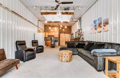 Mather House | Renovated barn retreat with firepit, grill, sauna, foosball, kayaks & movie room