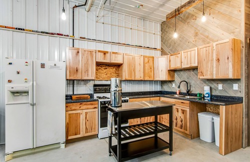 Mather House | Renovated barn retreat with firepit, grill, sauna, foosball, kayaks & movie room