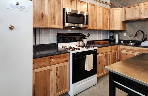 Mather House | Renovated barn retreat with firepit, grill, sauna, foosball, kayaks & movie room