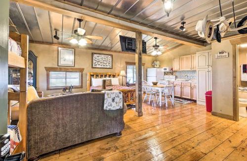 Perrysville Apartment | Renovated Bunkhouse on 12-Acre Horse Farm!