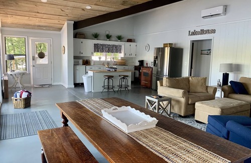 Jacksons' Gap Cabin | Renovated Cabin on 300 ft Waterfront (Pet Friendly)