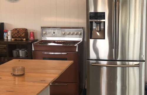 Jacksons' Gap Cabin | Renovated Cabin on 300 ft Waterfront (Pet Friendly)