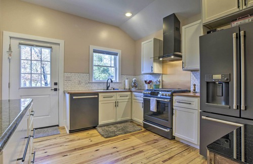 Carrboro House | Renovated Carrboro House with Deck & Fire Pit!