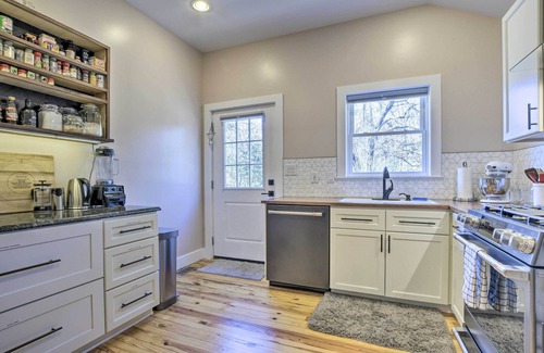 Carrboro House | Renovated Carrboro House with Deck & Fire Pit!