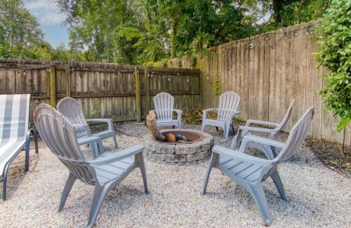 Mount Pleasant House | Renovated Charleston Oasis Mins to Dtwn and Beach