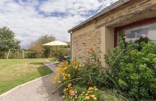 Vay Cottage | Renovated Country Cottage with Modern Amenities, Near Nantes, Family-Friendly