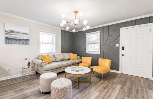 East Durham House | Renovated house close to Dtown Durham w king bed