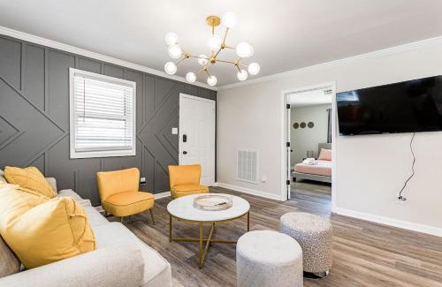 East Durham House | Renovated house close to Dtown Durham w king bed