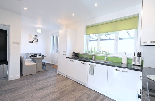 Abbey Wood House | Renovated in 2024,3 Bed House near The Elizabeth Line. Suitable for Contractors.