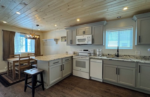 Eagle Lake Cabin | Renovated Lakefront Family-Friendly Retreat: BBQ, Kayaks, Firepit, Trails, Dock