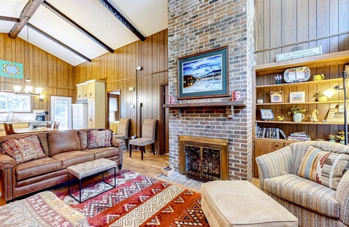 Lake Junaluska House | Renovated mtn-view home with grill, outdoor pool, golf, gym, fireplace, tennis