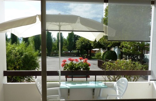 Annecy-le-Vieux Apartment | Renovated, quiet and sunny apartment with large courtyard and tennis lake 5 mins