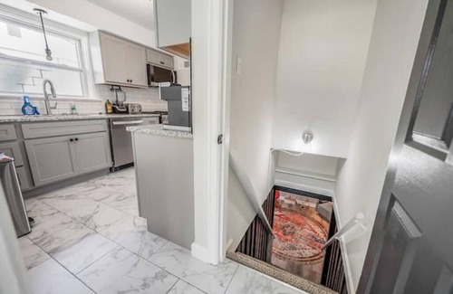 St. Louis House | Renovated Stylish Home Central New Furnishings