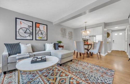 Decatur House | Renovated townhome on bike path includes bikes