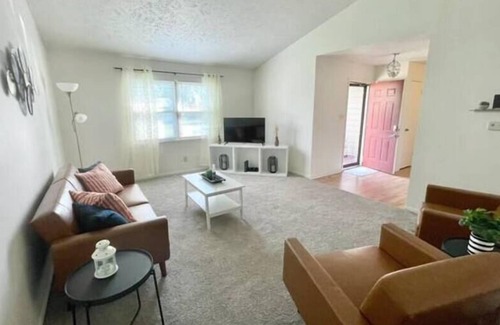 Acton House | *RENT 2 HOMES* 6 Bedrooms, 3.5ba, Sleeps 18!