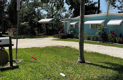 Weeki Wachee Gardens Cottage | Rent Cottage and/or RV site 37ft ' Fish, Kayaks, Fire Pit, Dock, Beach, Swim