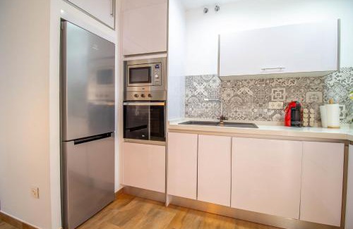 Playa Granada Apartment | RentitSpain Confortable Apartamento con Patio en Motril