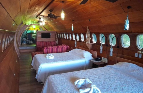 Manuel Antonio Resort | Repurposed Cockpit Cabana w PRIVATE outdoor Soaking TUB