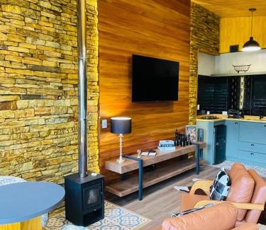 Santo Antonio do Pinhal Ski Chalet | Requinte dos Pinhais Chalé Rubi