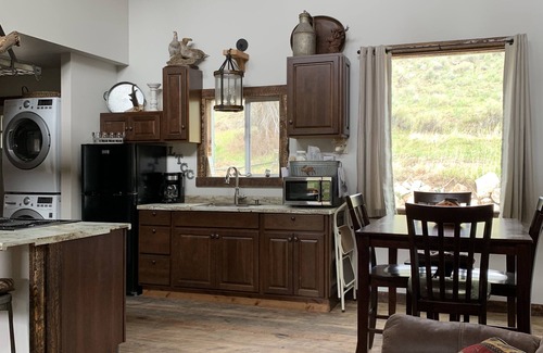 Gardiner House | Reserve 2, 3 or all 4 cabins on this 13 acre horse ranch.5 mins from YNP!