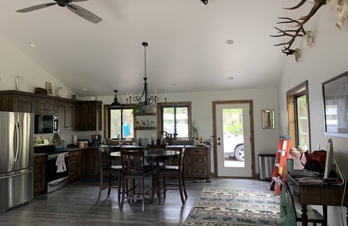 Gardiner House | Reserve 2, 3 or all 4 cabins on this 13 acre horse ranch.5 mins from YNP!