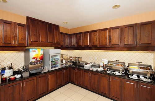 Greenwich Hotel | Residence Inn by Marriott Wichita East at Plazzio