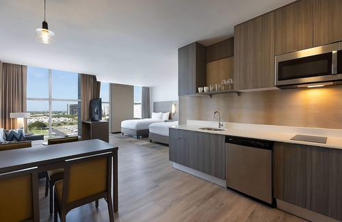 Xcumpich Hotel | Residence Inn l Studio Suite 2 Queens l Full Kitchen + Workspace